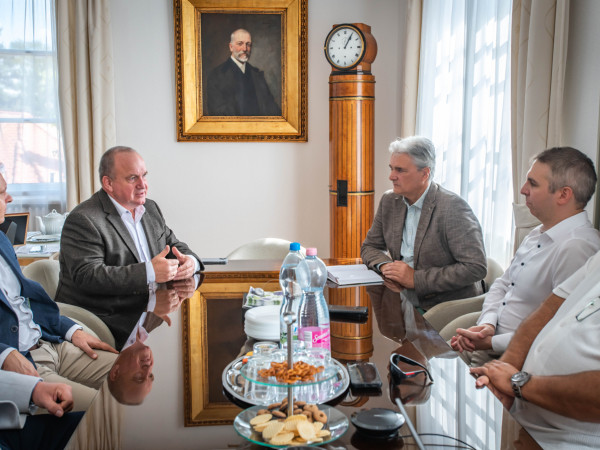 Dr. Gál Bence, Dr. Búza László, Fülöp Zsolt, Mandula Gergely, Fehér Zoltán – Fotó: Bellai László