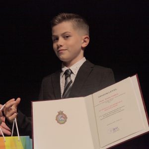 A „Jó tanuló, jó sportoló” díj kitüntető cím nyertese alsó tagozatos kategóriában: Hála Tamás Godvin