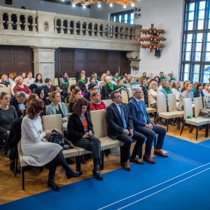 A meghívottaknak a Zeniskola ifjú tehetségei adtak rövid koncertet.