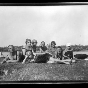 A szigetmonostori strandon, Dezsőfi Ferenc fotója, 1920-as évek FMC Történeti Fotótár